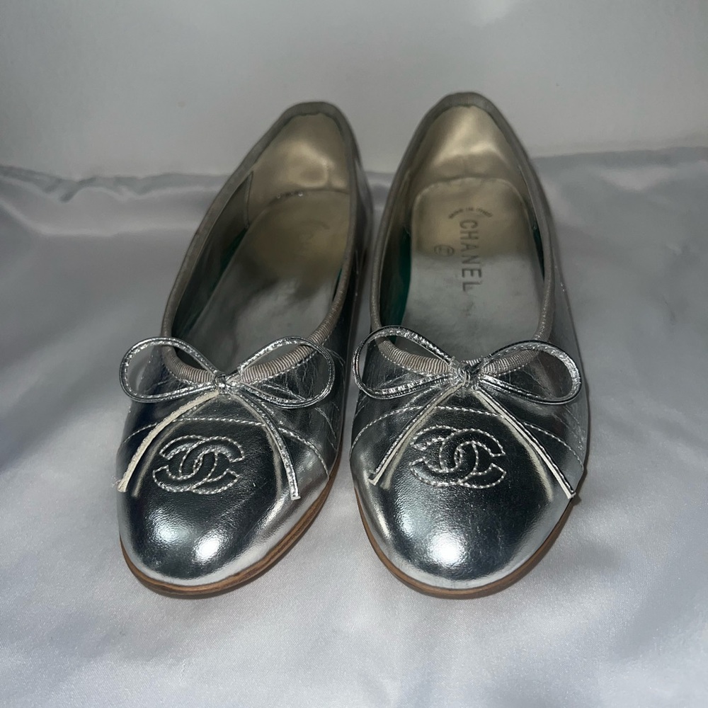 CHANEL Metallic Silver Flats with Bow